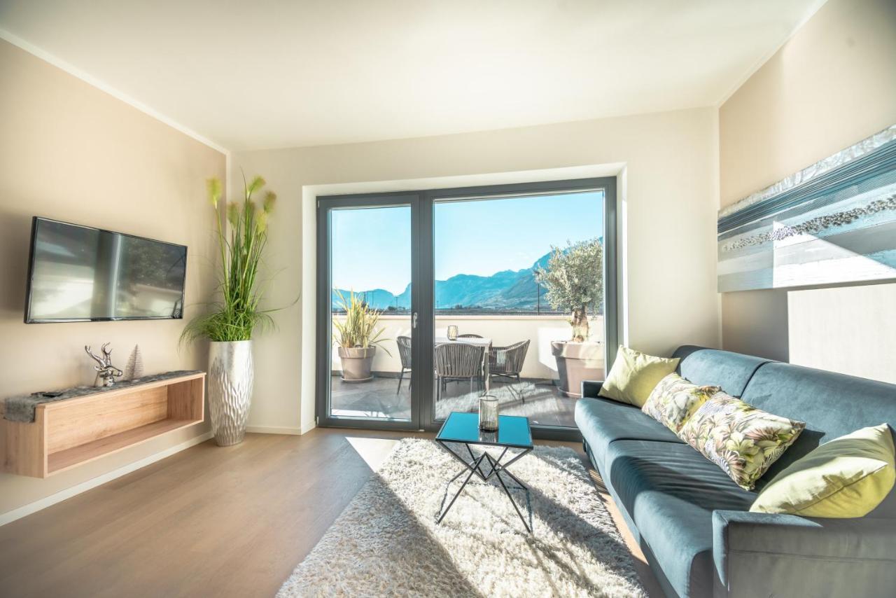 One-Bedroom Apartment,1033145993:JPEG