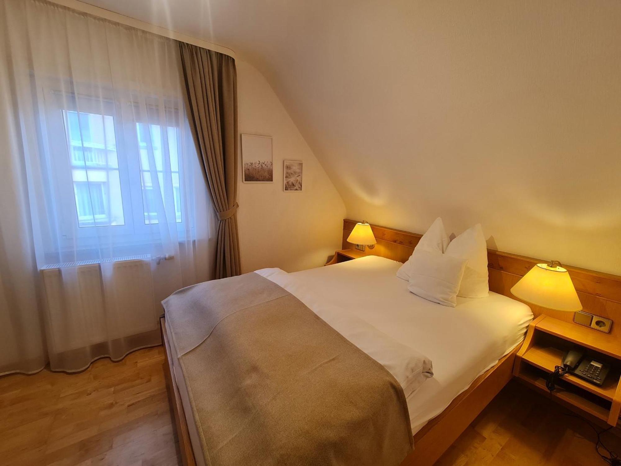 Single Room,1758837863:JPEG