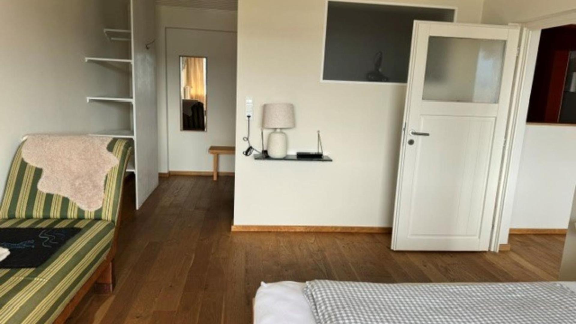 One-Bedroom Apartment with Balcony,1644969881:JPEG