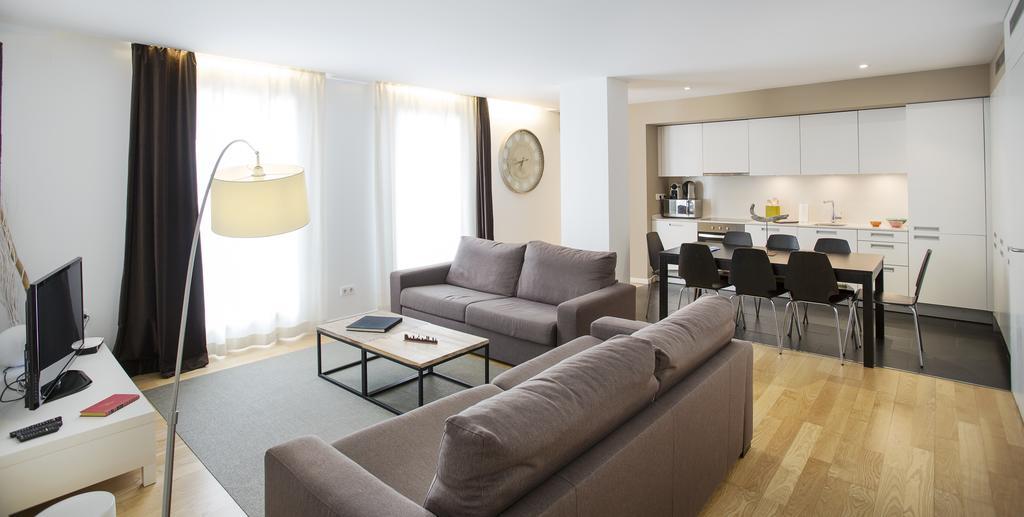 Three-Bedroom Apartment,393364320:JPEG