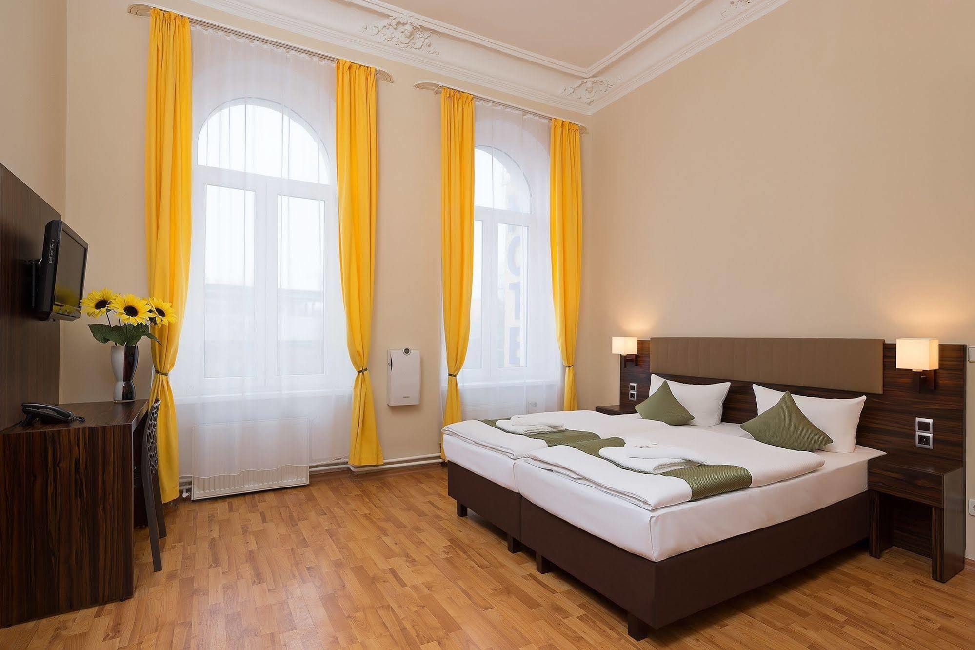 Doppel- oder Zweibettzimmer