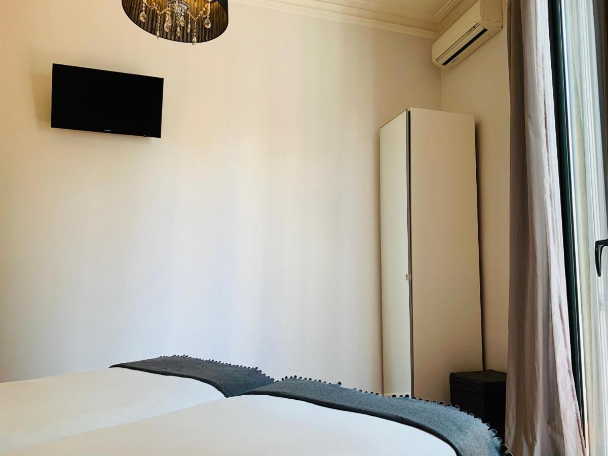 Zweibettzimmer mit eigenem Bad außerhalb des Zimmers