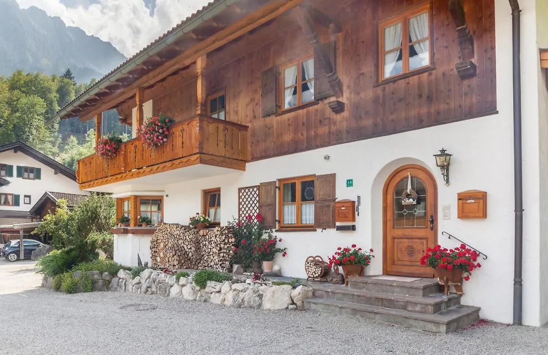 Ferienwohnung Alpenrose-1