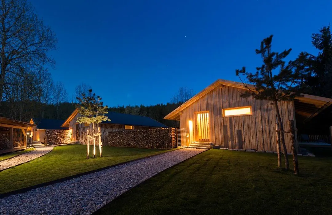Forstgut - Premium Waldchalets und Lodge Suiten-1