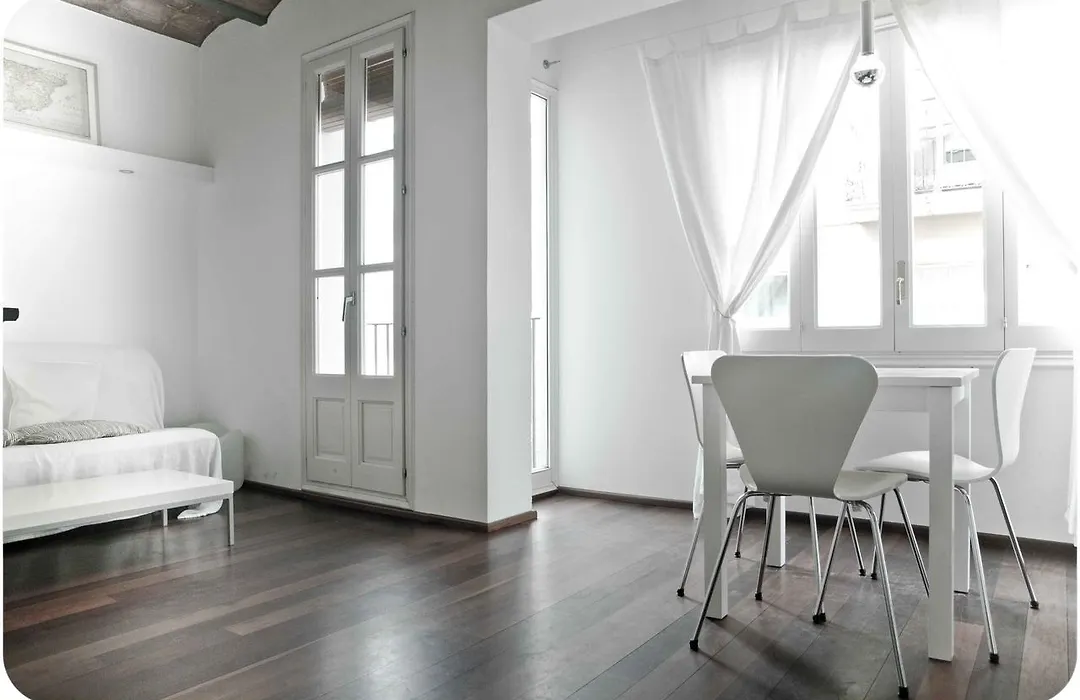 Barceloneta Suites Apartments Market-1