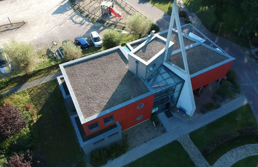 Marina Eldenburg - Ferienhaeuser Und Bootsverleih Am Tor Zur Mueritz-1