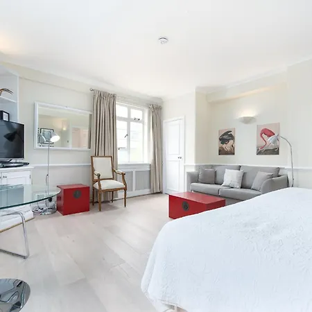 Nell Gwynn House Apartment-3