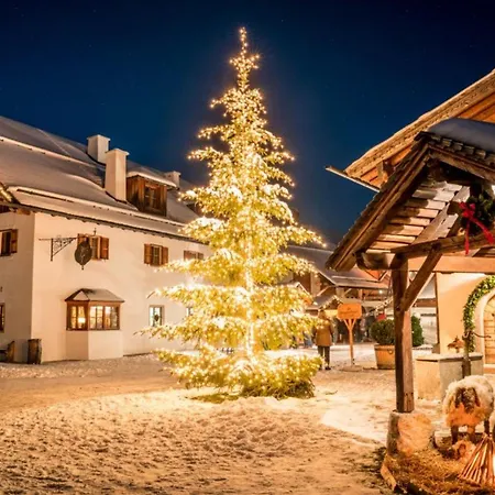 Ferienhaus Lechner am Waldrand mit Sauna&Außendusche, Bergblick und Naturgarten-2